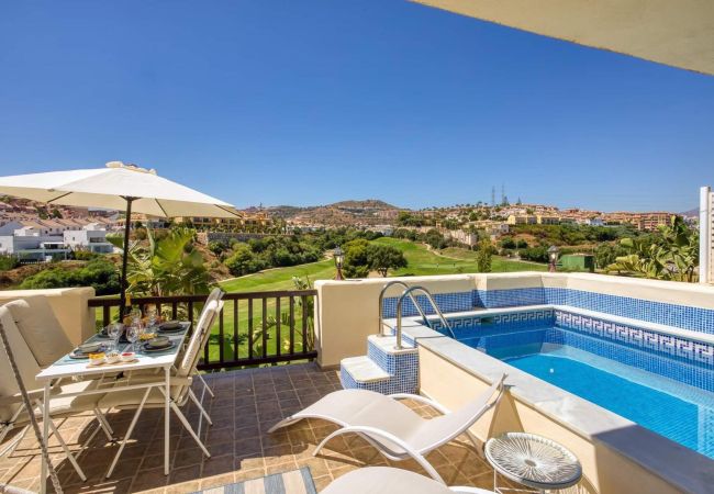 Villa i Mijas Costa - Moderne Villa med privat pool. Tæt på strand, restauranter og indkøb