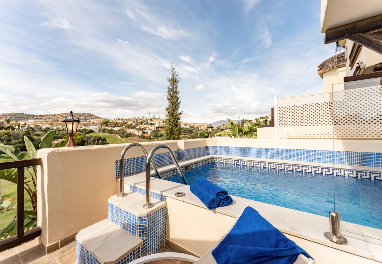 Villa i Mijas Costa - Moderne Villa med privat pool. Tæt på strand, restauranter og indkøb