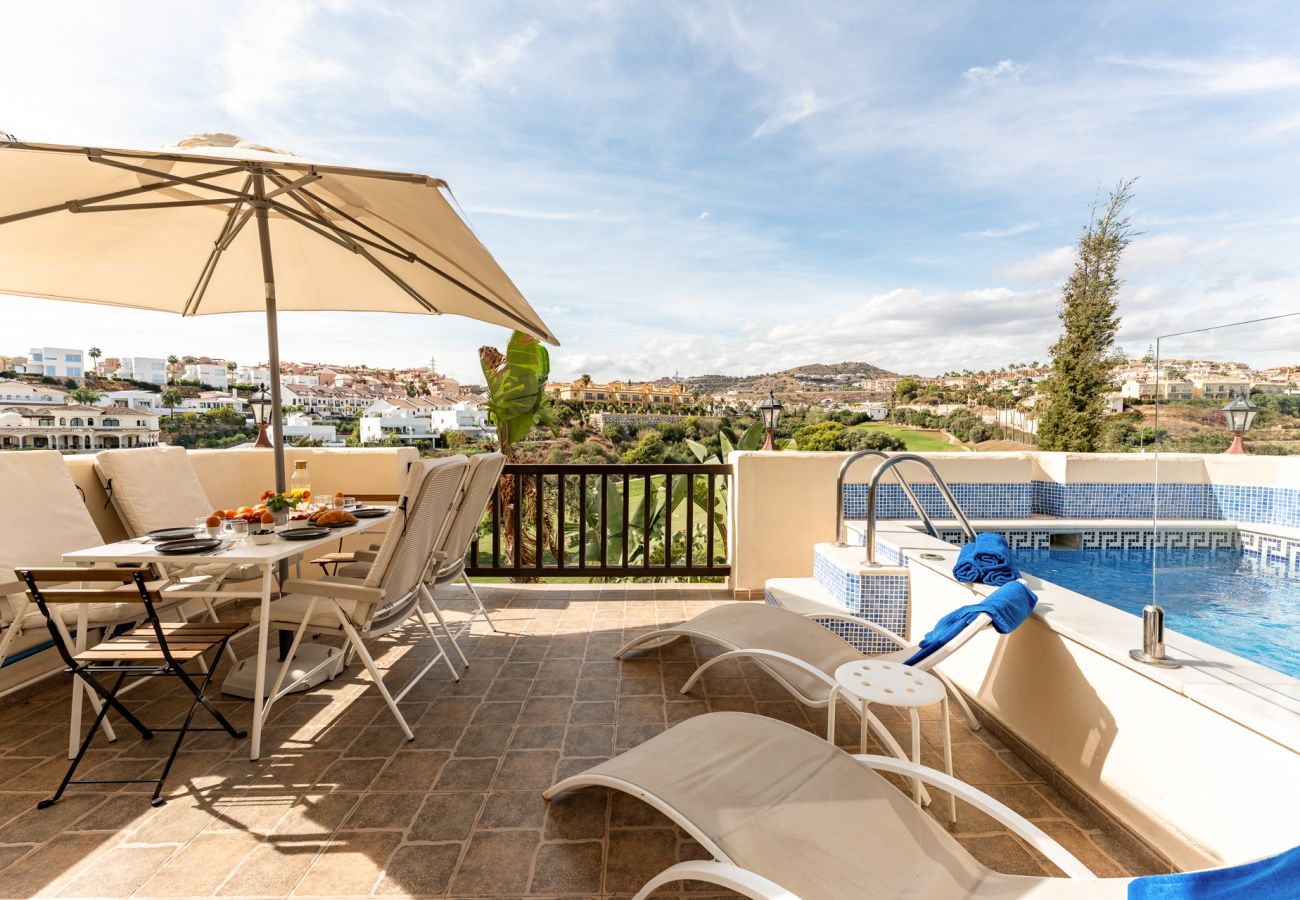 Hus i Mijas Costa - Moderne Pool Villa tæt på strand, shops og indkøb