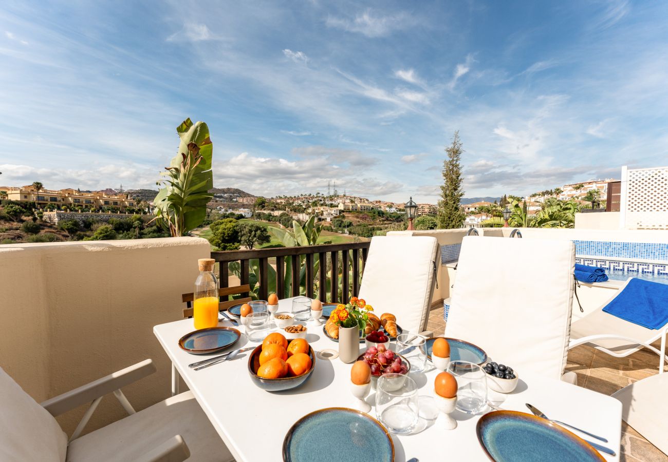 Hus i Mijas Costa - Moderne Pool Villa tæt på strand, shops og indkøb