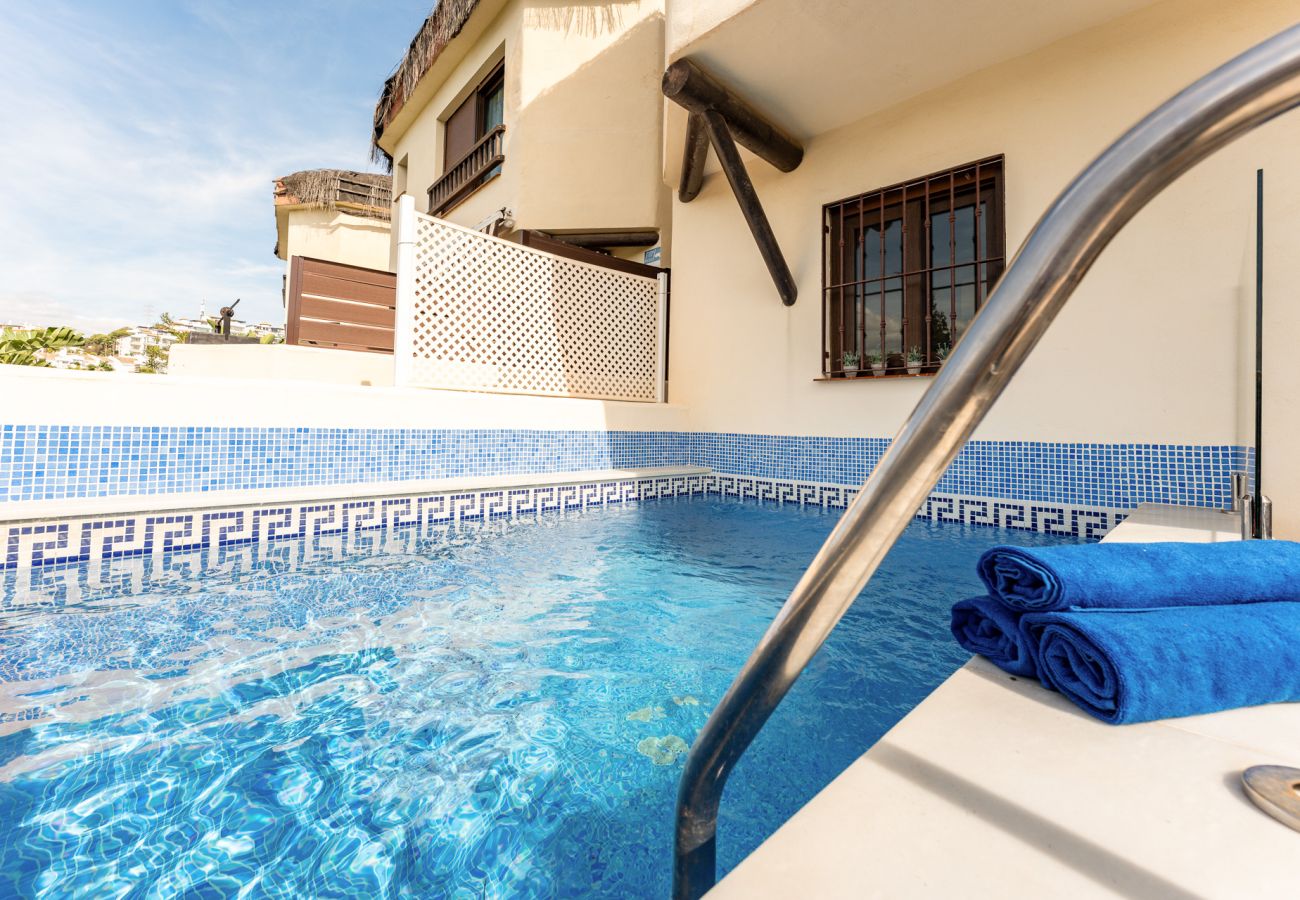 Villa i Mijas Costa - Moderne Villa med privat pool. Tæt på strand, restauranter og indkøb