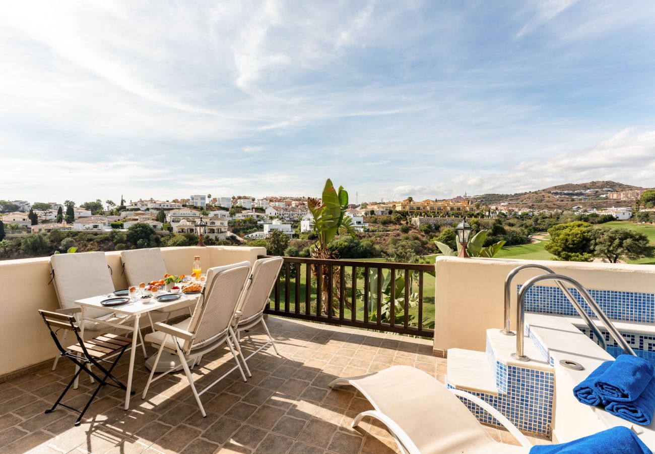 Hus i Mijas Costa - Moderne Pool Villa tæt på strand, shops og indkøb