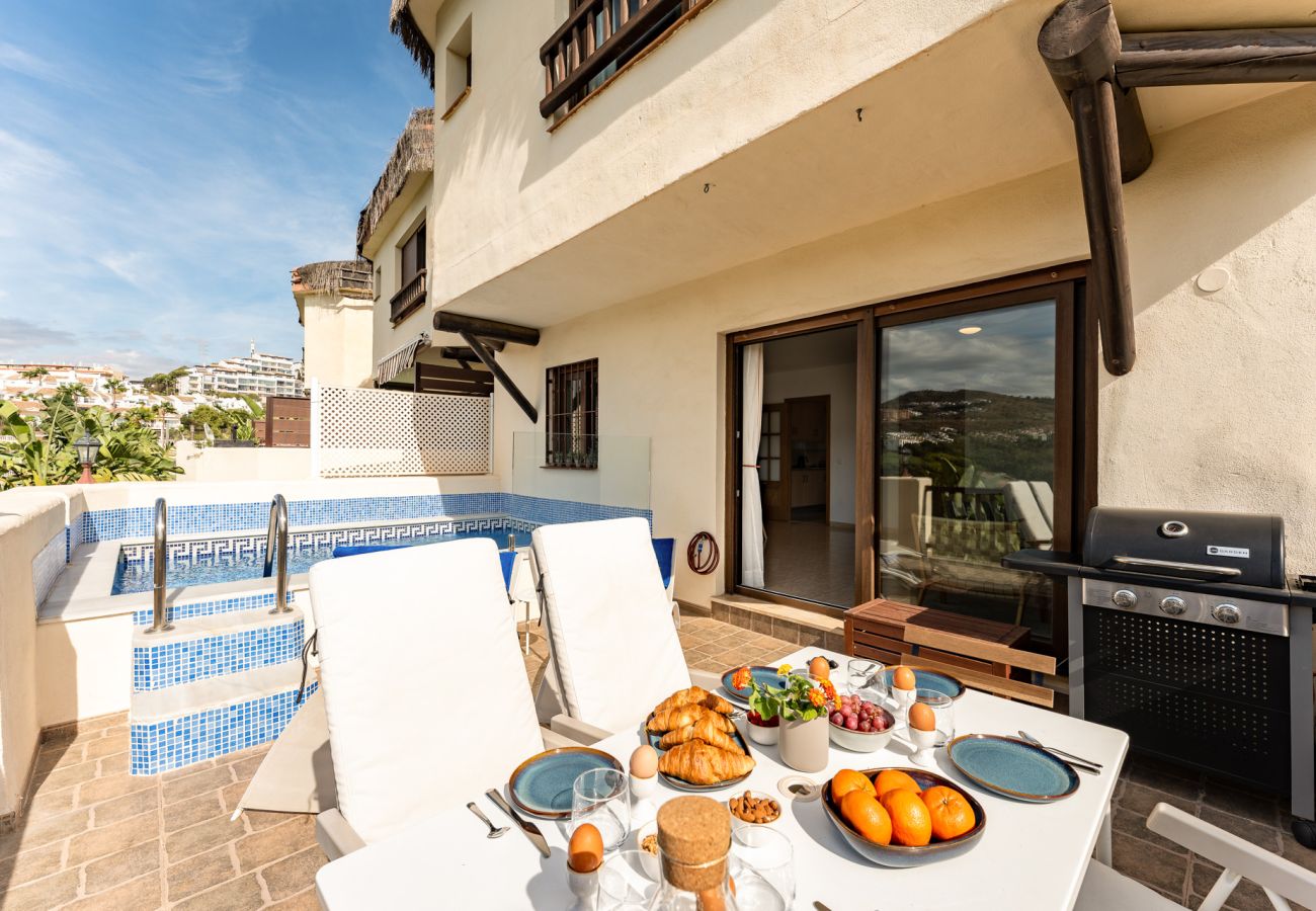 Hus i Mijas Costa - Moderne Pool Villa tæt på strand, shops og indkøb