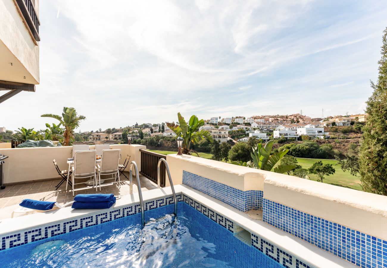 Hus i Mijas Costa - Moderne Pool Villa tæt på strand, shops og indkøb