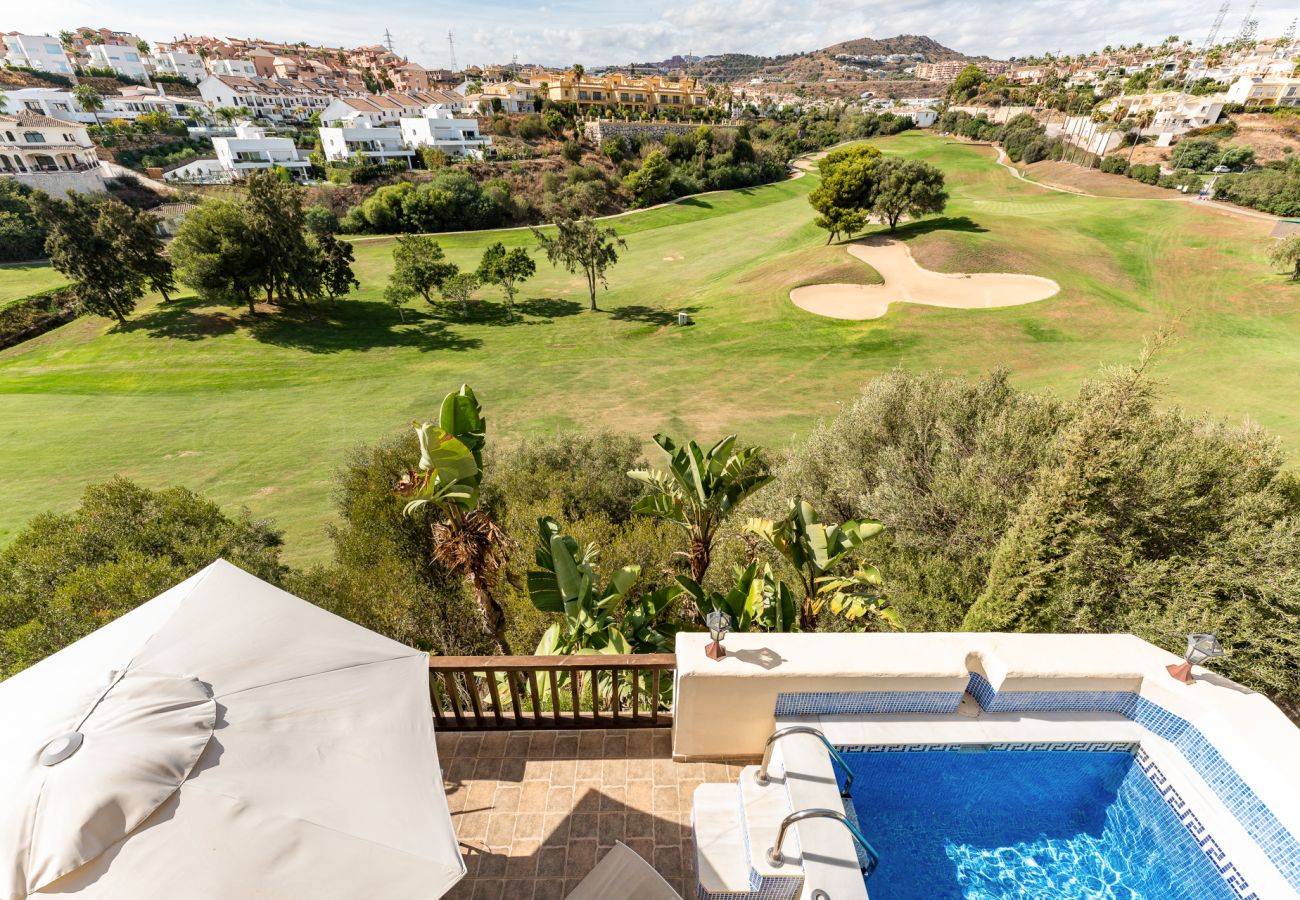 Hus i Mijas Costa - Moderne Pool Villa tæt på strand, shops og indkøb