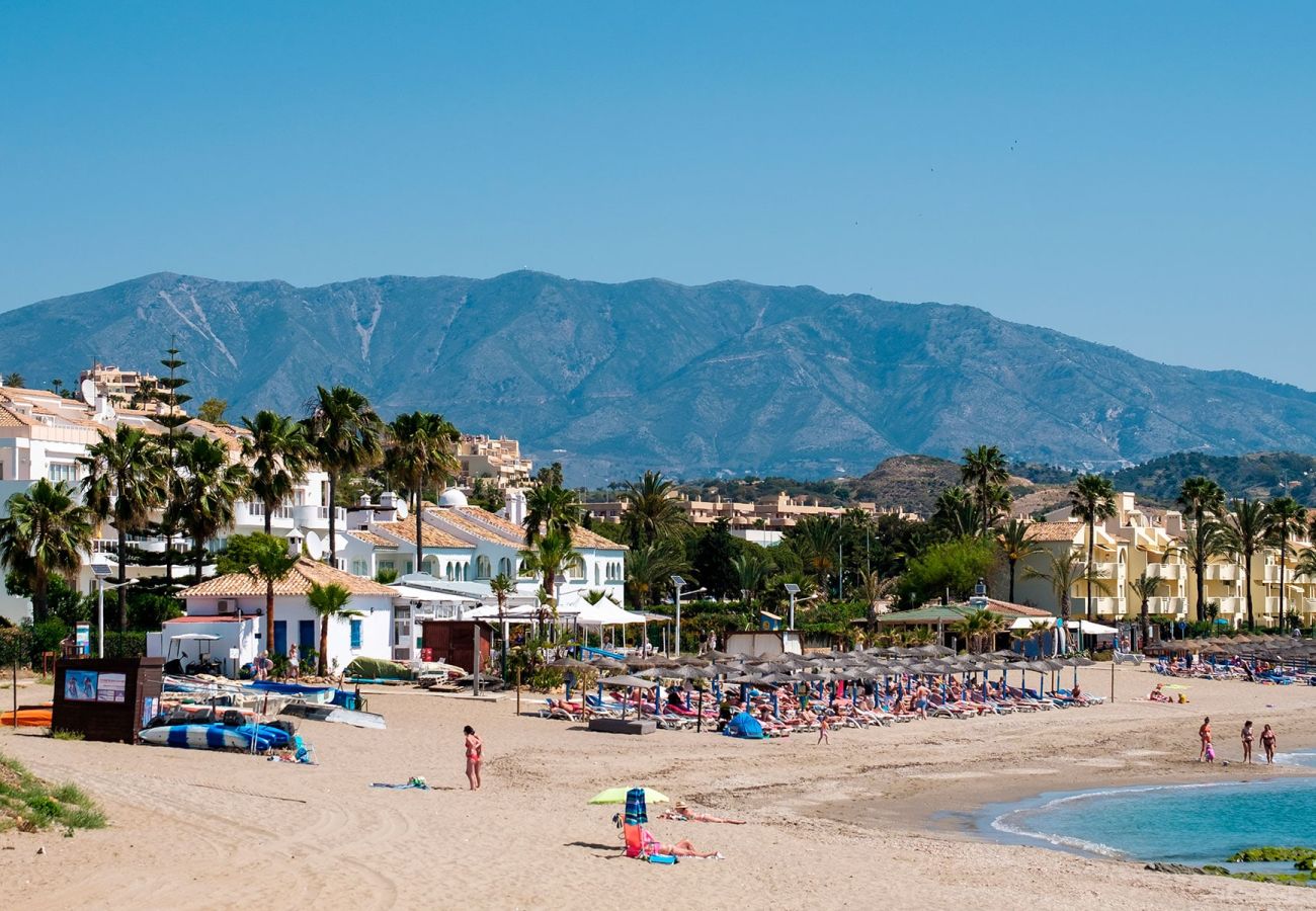 Hus i Mijas Costa - Moderne Pool Villa tæt på strand, shops og indkøb