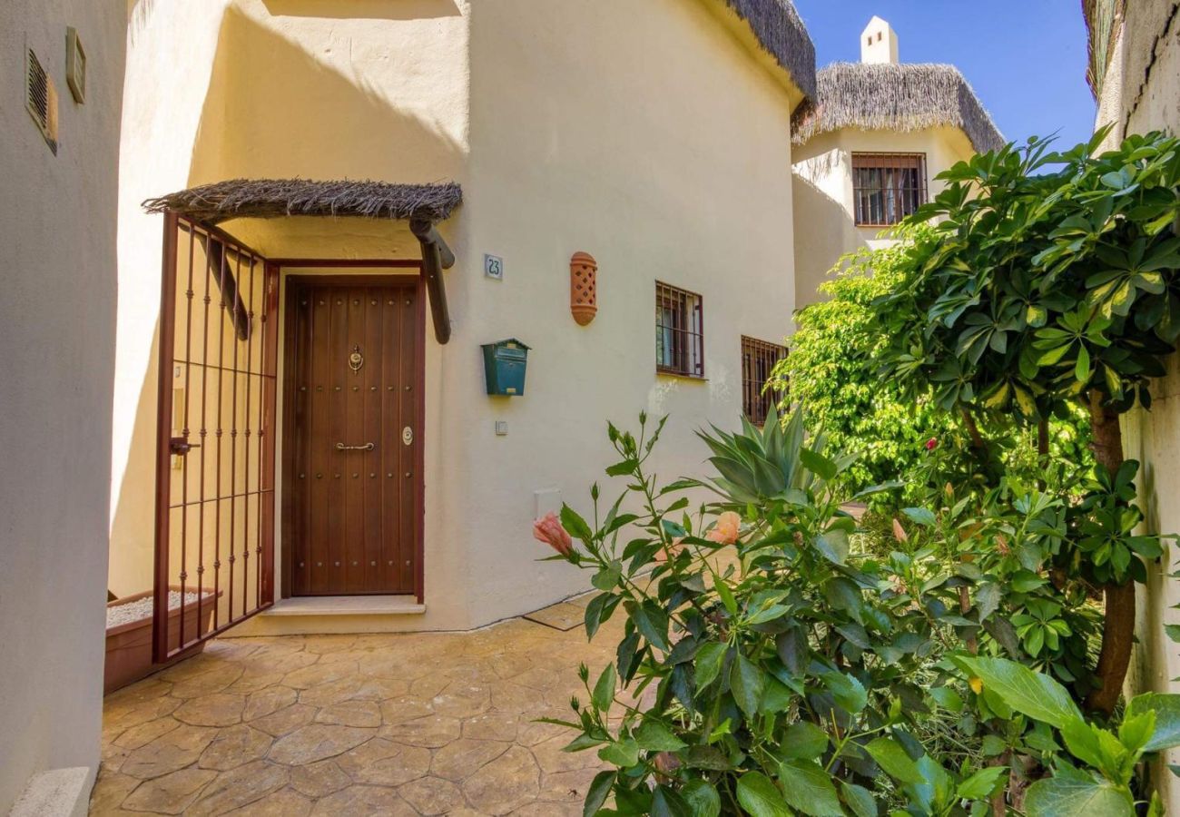 Villa i Mijas Costa - Moderne Villa med privat pool. Tæt på strand, restauranter og indkøb