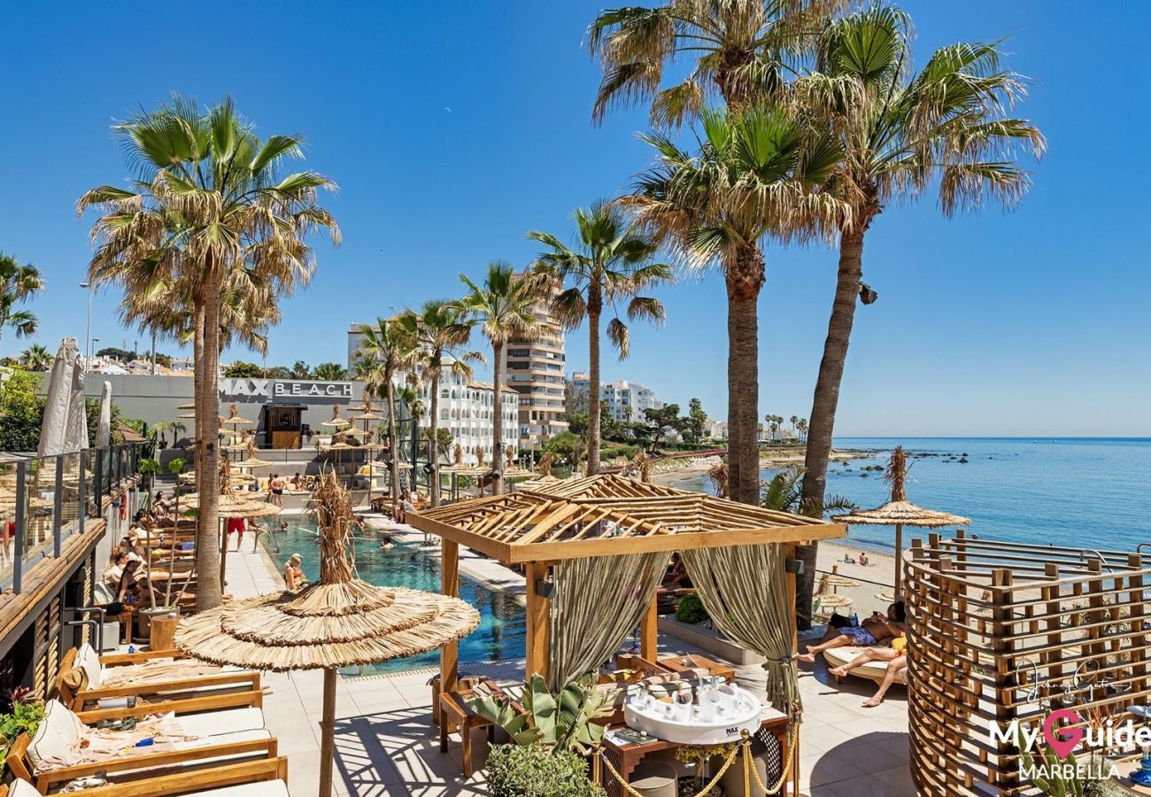 Villa i Mijas Costa - Moderne Villa med privat pool. Tæt på strand, restauranter og indkøb