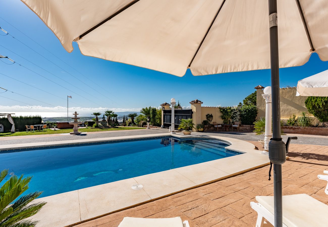 Mobilhome i Estepona - Familiecamping med pool og jacuzzi