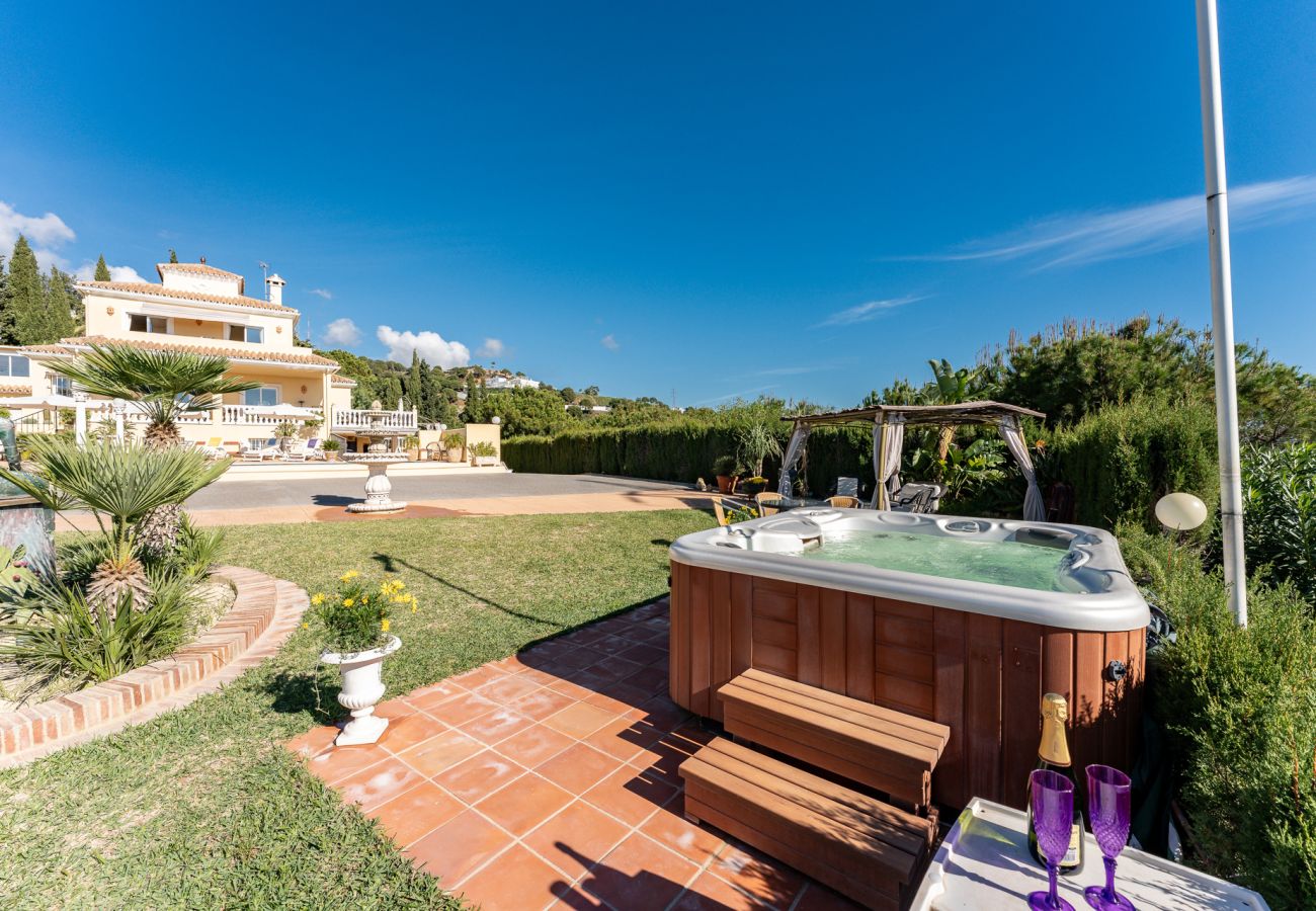 Mobilhome i Estepona - Familiecamping med pool og jacuzzi