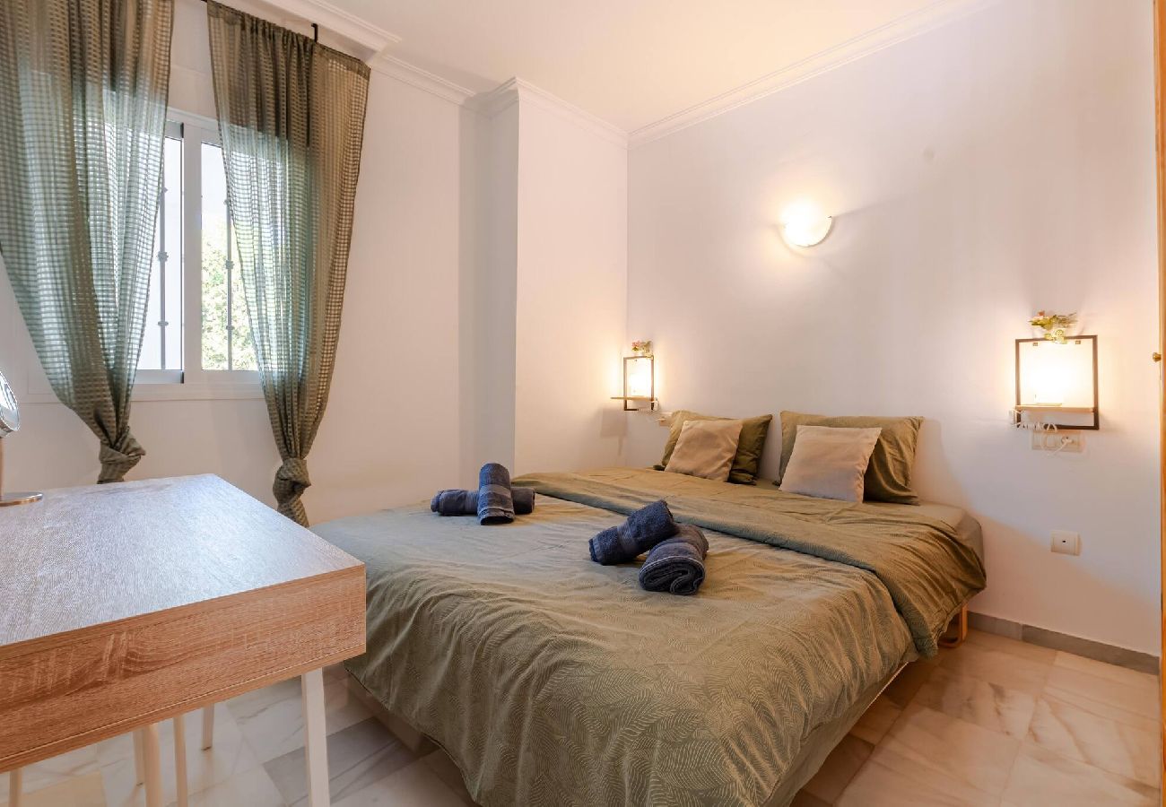 Apartamento en Fuengirola - Camine a la Playa, Restaurantes, Tiendas y Tren 