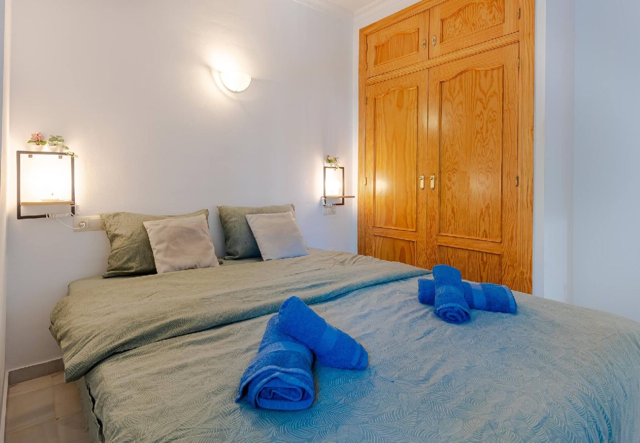 Apartamento en Fuengirola - Camina 7min a la playa de Fuengirola, restaurantes, tiendas y tren