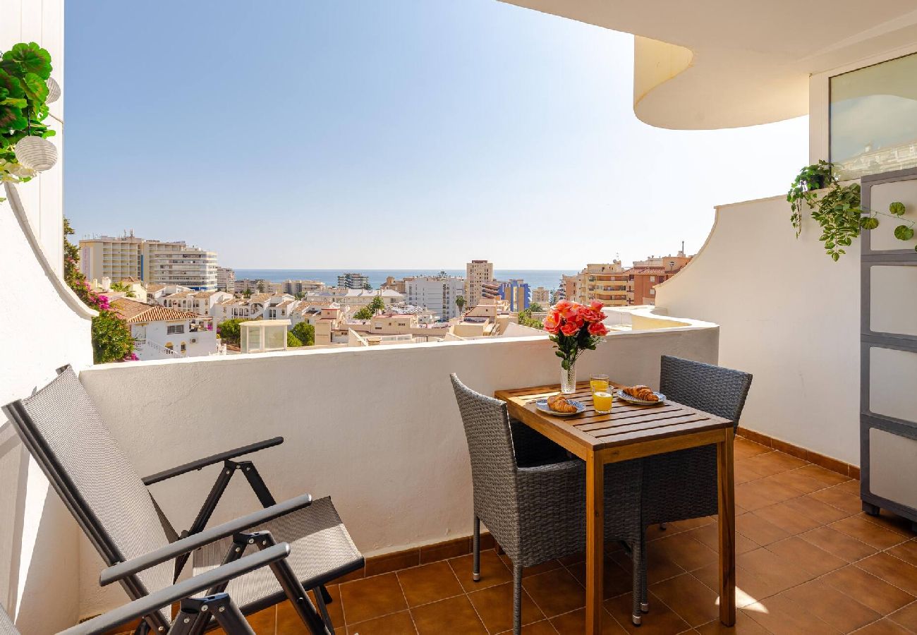 Apartamento en Fuengirola - Camina 7min a la playa de Fuengirola, restaurantes, tiendas y tren