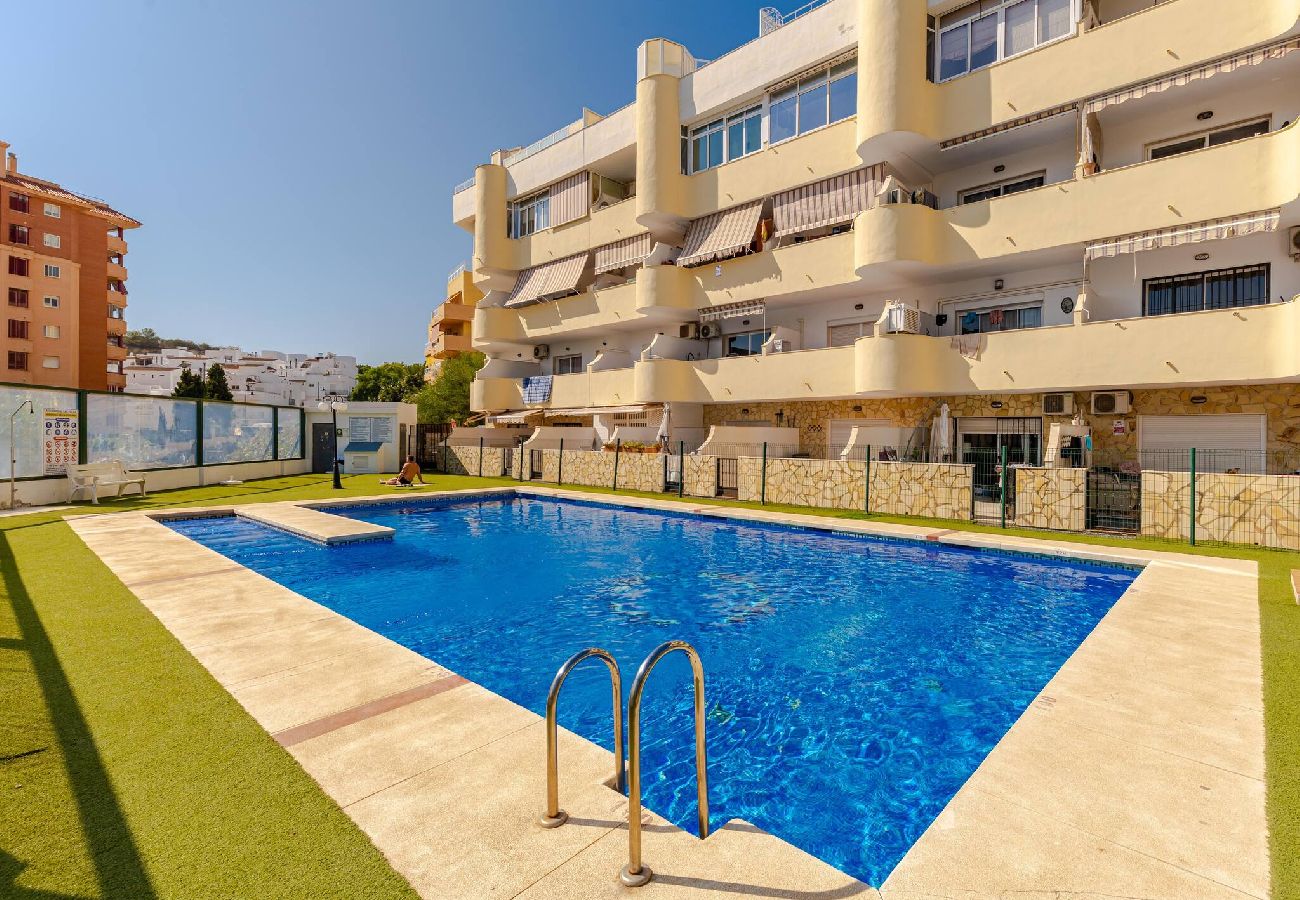 Apartamento en Fuengirola - Camina 7min a la playa de Fuengirola, restaurantes, tiendas y tren