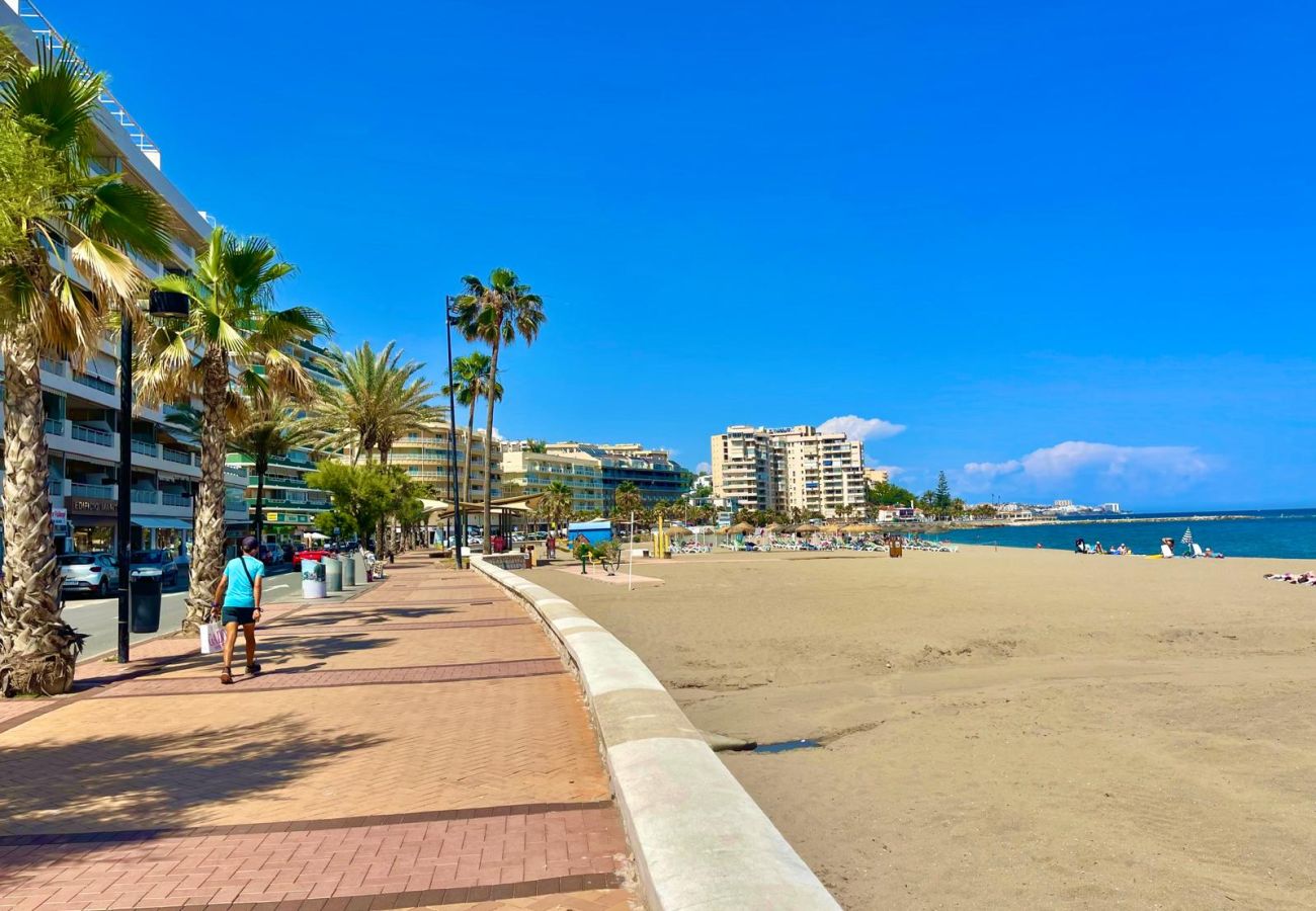 Apartamento en Fuengirola - Camina 7min a la playa de Fuengirola, restaurantes, tiendas y tren