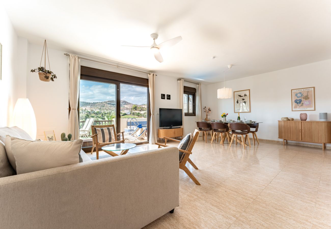 Villa en Mijas Costa - Villa moderna con piscina privada. Cerca de la playa, restaurantes y tiendas