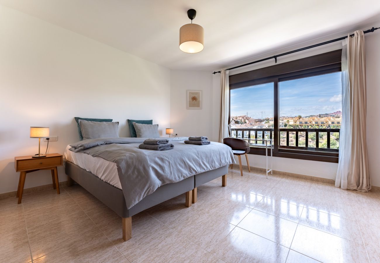 Villa en Mijas Costa - Villa moderna con piscina privada. Cerca de la playa, restaurantes y tiendas