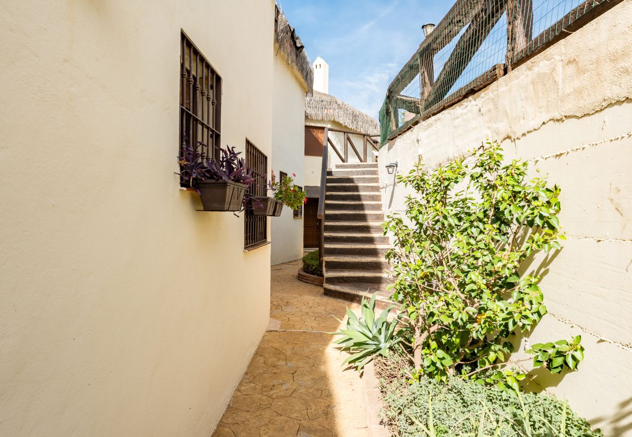 Casa en Mijas Costa - Moderna villa con piscina cerca de la playa, tiendas y comercios