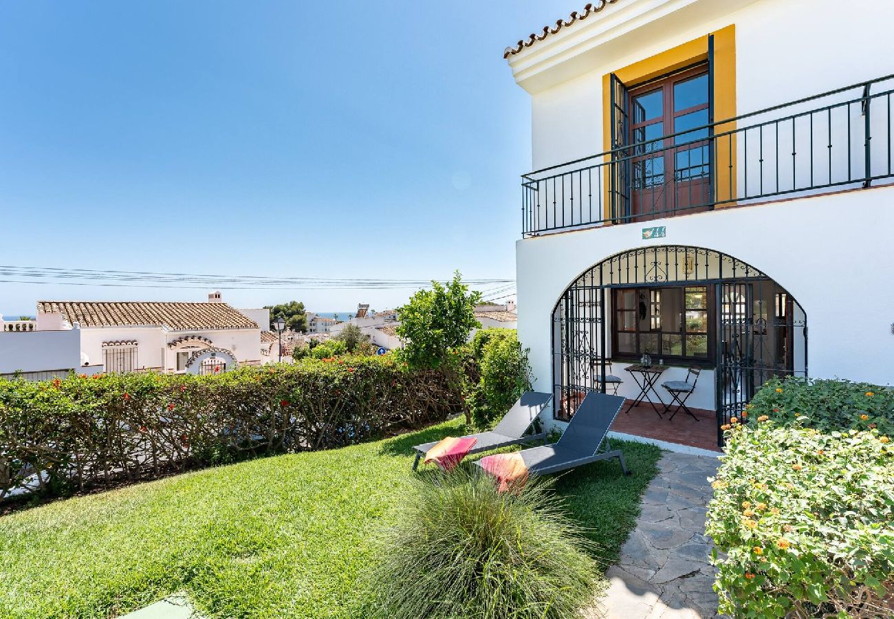 Casa adosada en Calahonda - Camine fácil a playa, tiendas, restaurantes, ciudad y gym