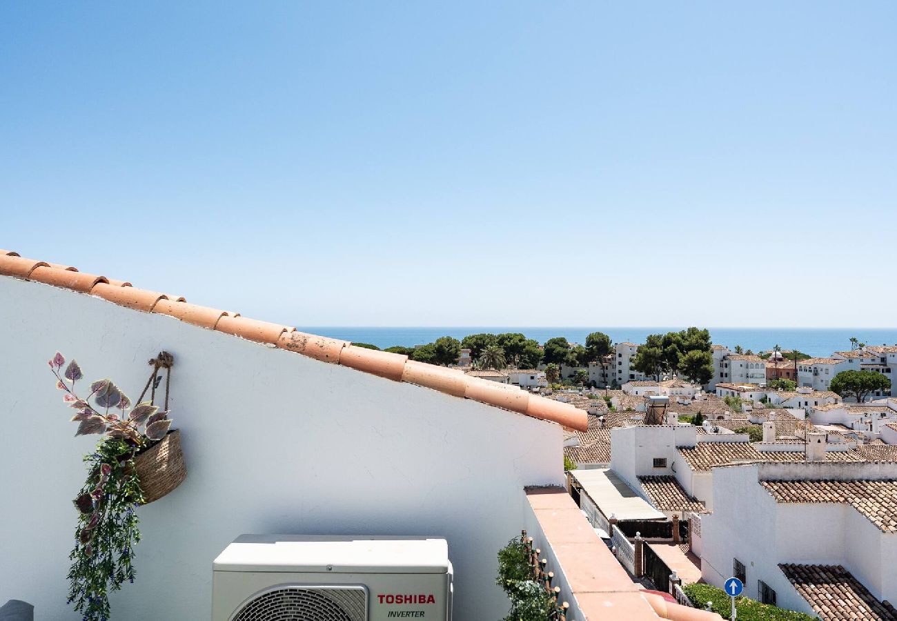 Casa adosada en Calahonda - Camine fácil a playa, tiendas, restaurantes, ciudad y gym