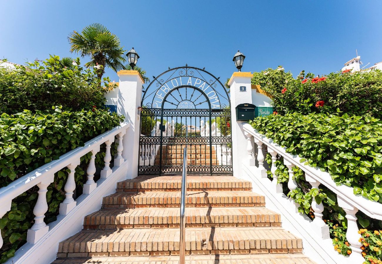 Casa adosada en Calahonda - Camine fácil a playa, tiendas, restaurantes, ciudad y gym