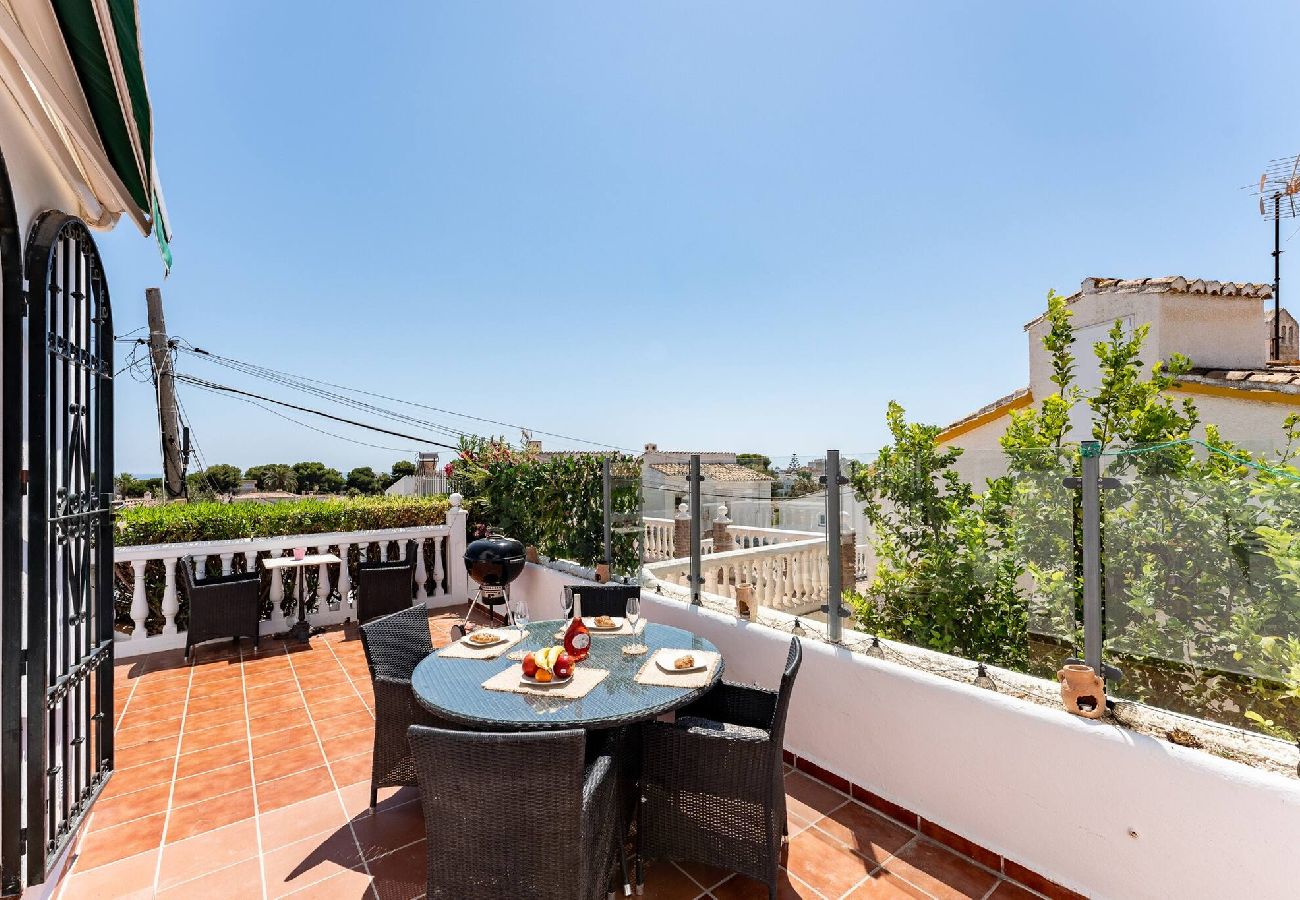 Casa adosada en Calahonda - Camine fácil a playa, tiendas, restaurantes, ciudad y gym