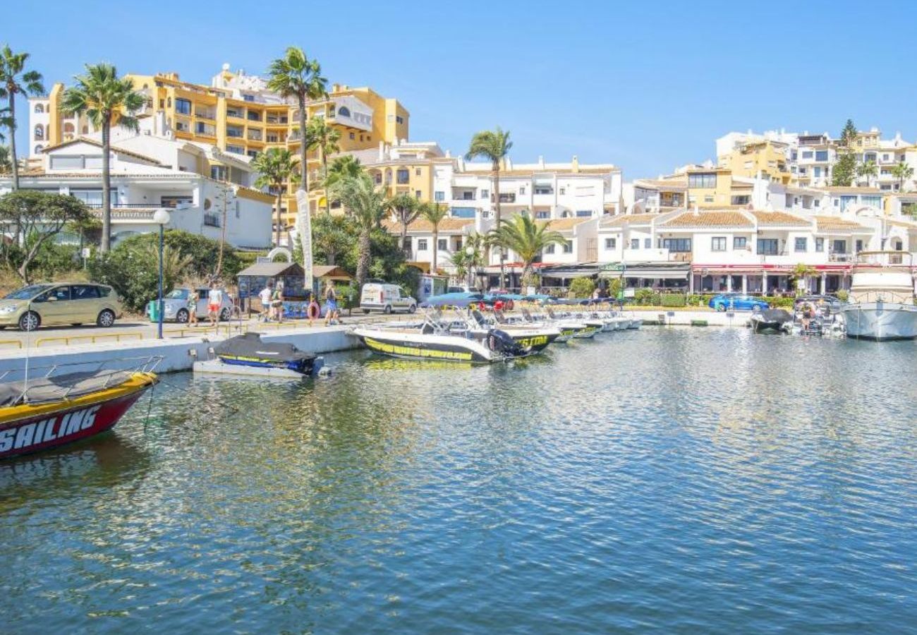 Casa adosada en Calahonda - Camine fácil a playa, tiendas, restaurantes, ciudad y gym