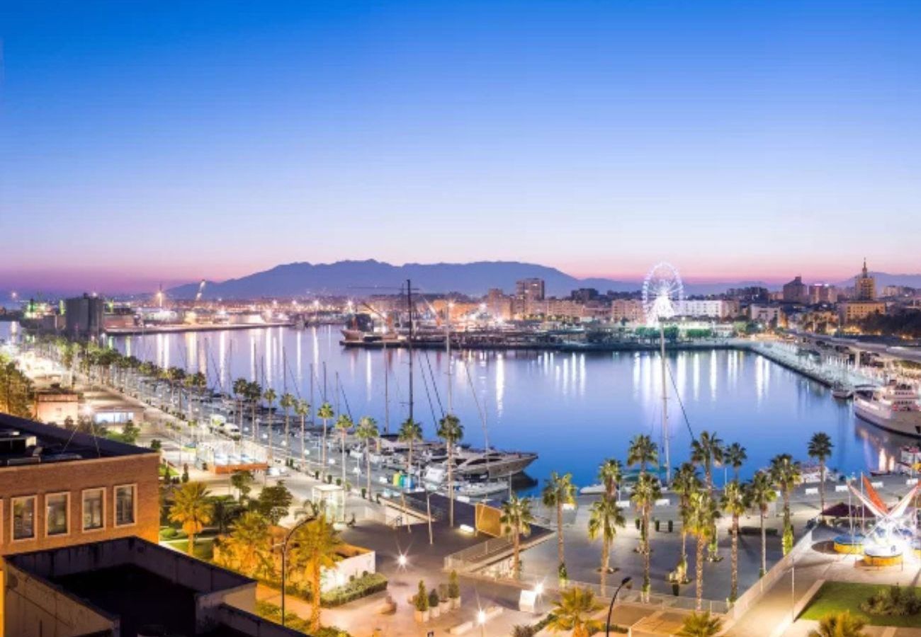 Casa adosada en Calahonda - Camine fácil a playa, tiendas, restaurantes, ciudad y gym