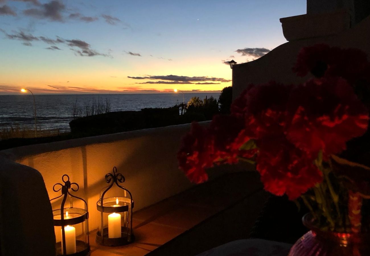 Casa adosada en Benajarafe - Casa con vista al mar en primera línea de playa, a pocos pasos de la piscina