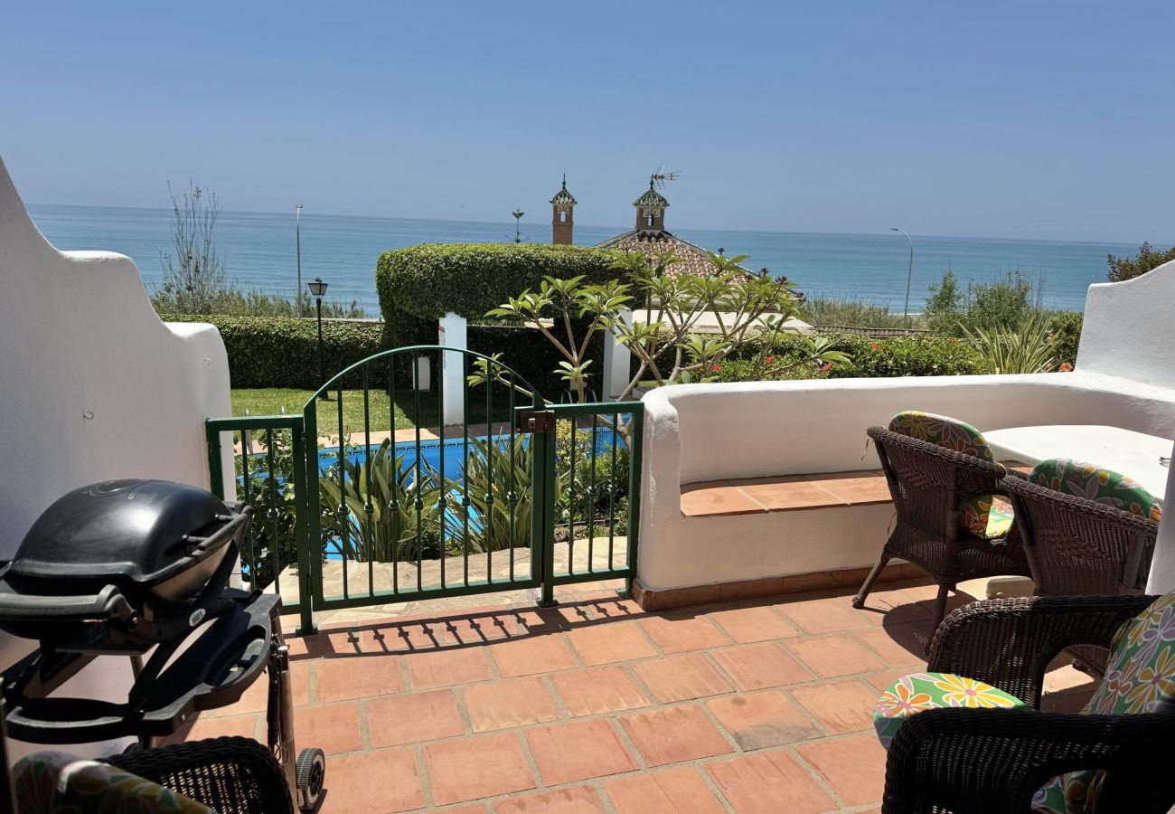 Casa adosada en Benajarafe - Casa con vista al mar en primera línea de playa, a pocos pasos de la piscina