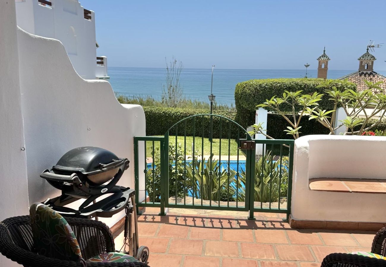 Casa adosada en Benajarafe - Casa con vista al mar en primera línea de playa, a pocos pasos de la piscina