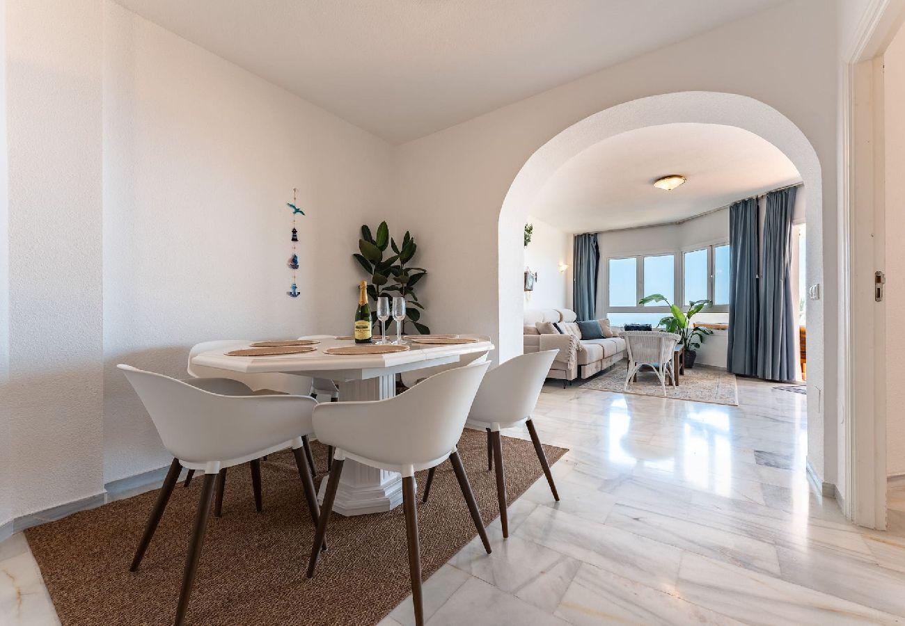 Apartamento en Mijas Costa - Encantadora vista al mar en Mijas, a pie excelentes restaurantes