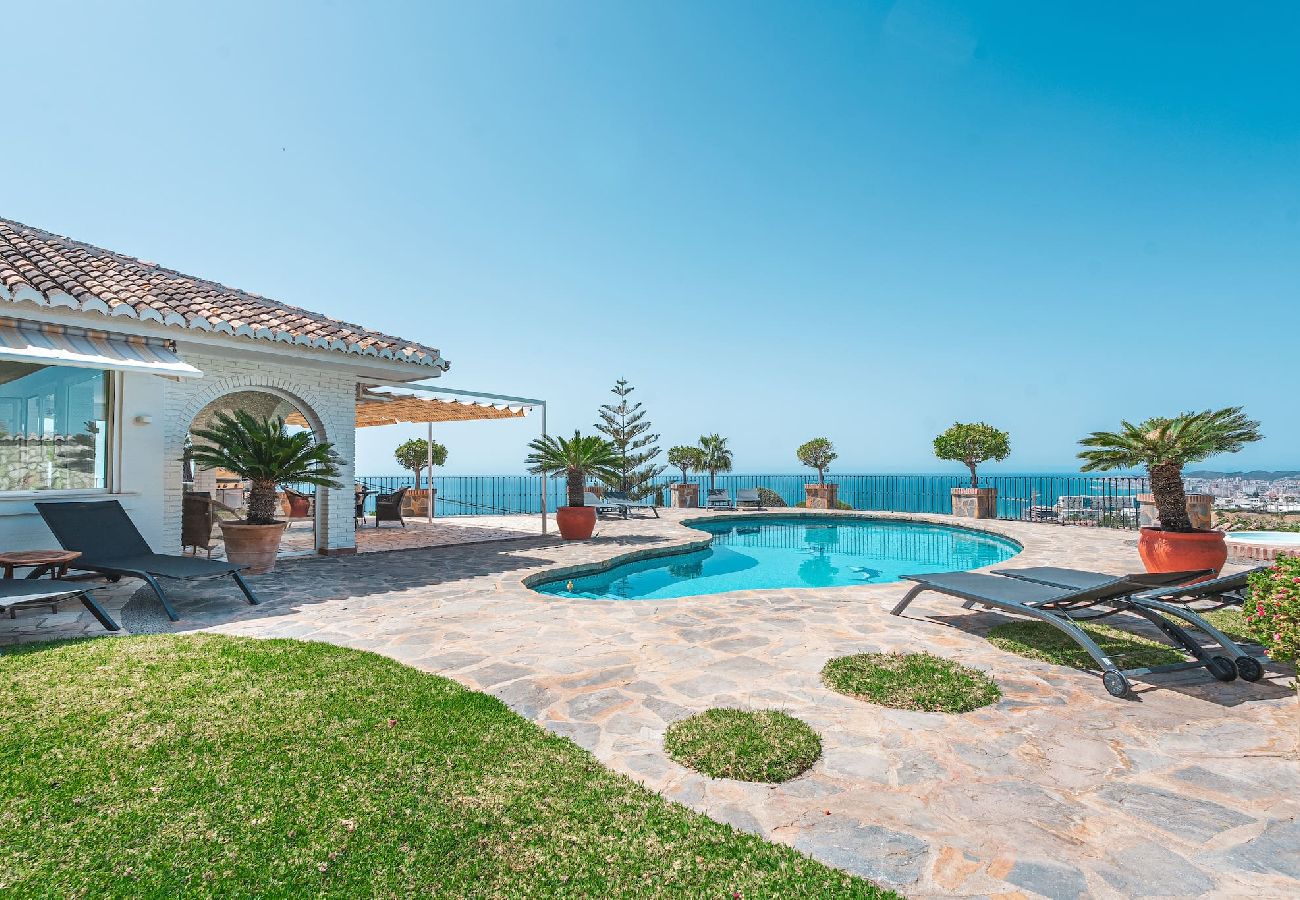 Villa en Benalmádena - Villa Luxury, fácil paseo a la playa de Fuengirola