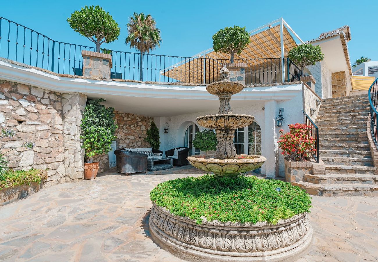 Villa en Benalmádena - Villa Luxury con fácil paseo a la playa de Fuengirola