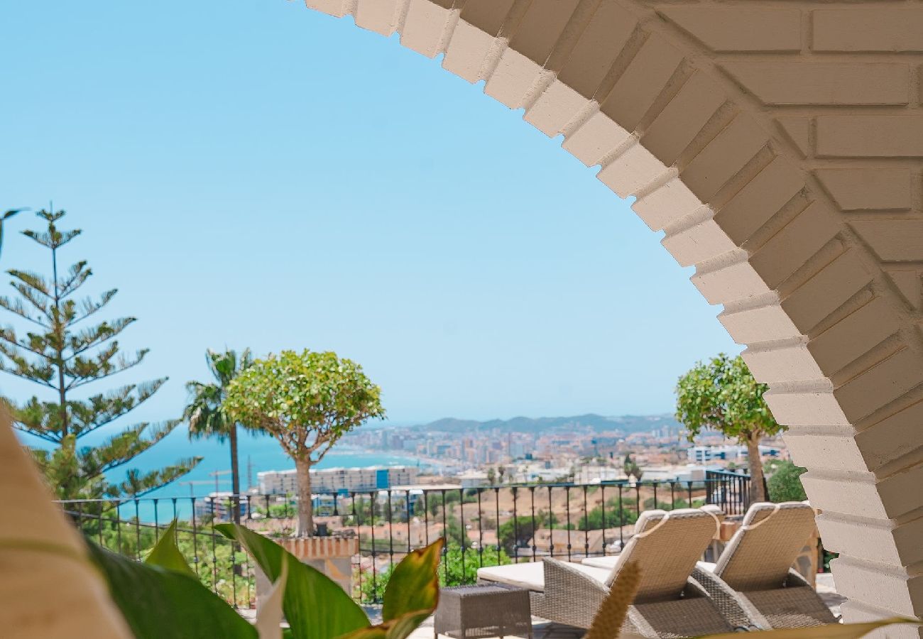 Villa en Benalmádena - Villa Luxury, fácil paseo a la playa de Fuengirola