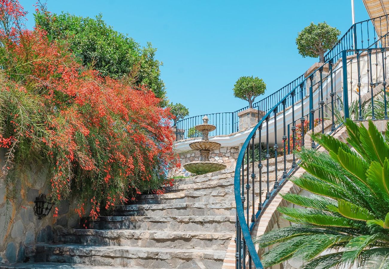 Villa en Benalmádena - Villa Luxury, fácil paseo a la playa de Fuengirola