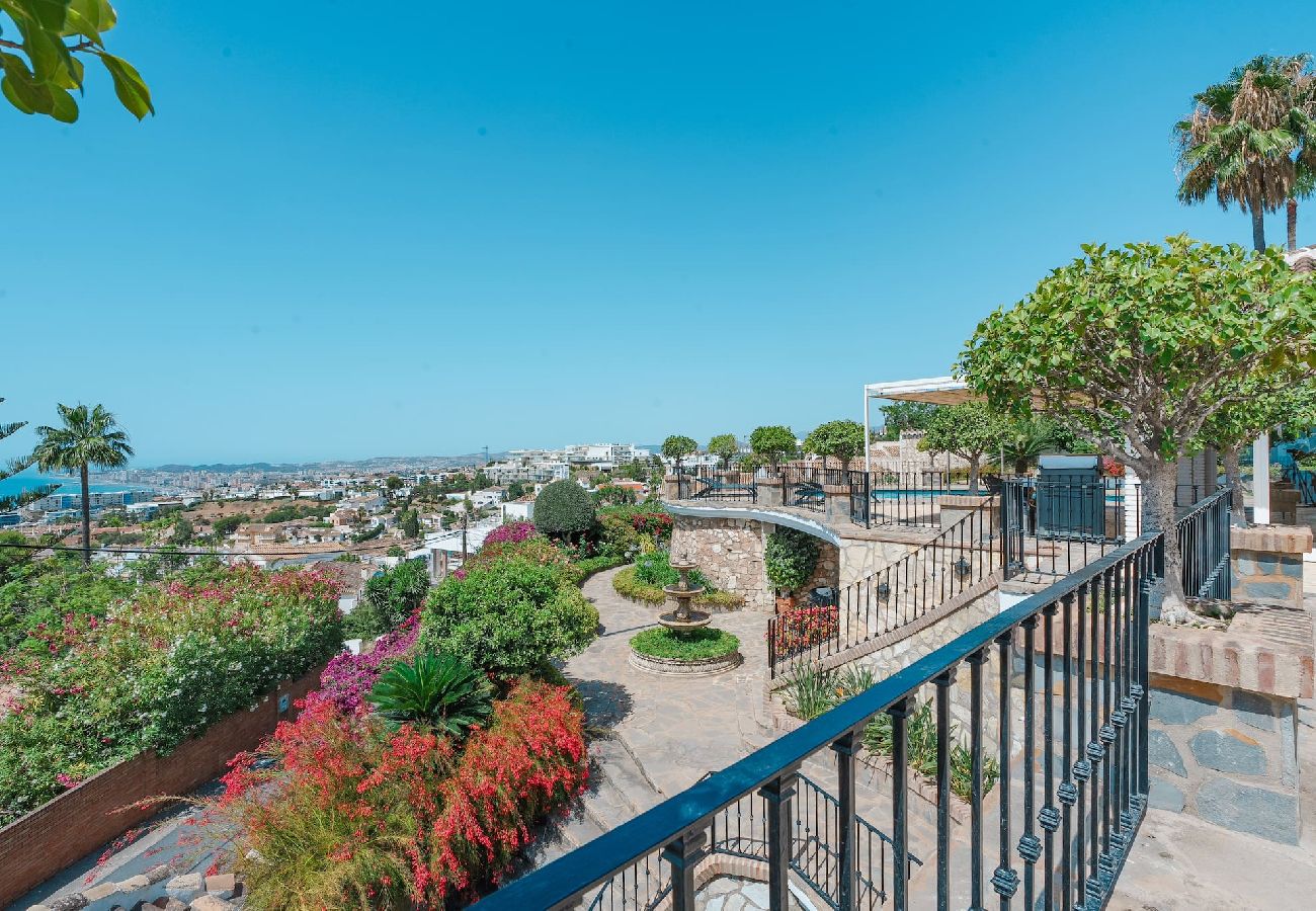 Villa en Benalmádena - Villa Luxury, fácil paseo a la playa de Fuengirola