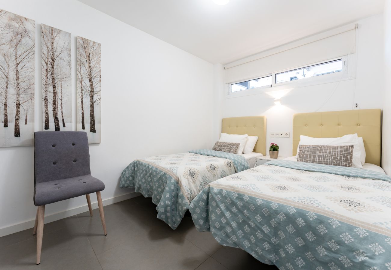 Apartamento en Benalmádena - Bonanza DELUX: fácil acceso a la playa, el puerto y las tiendas.