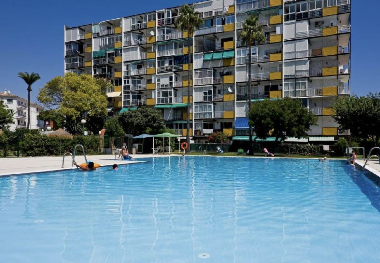 Apartamento en Benalmádena - Bonanza DELUX: fácil acceso a la playa, el puerto y las tiendas.