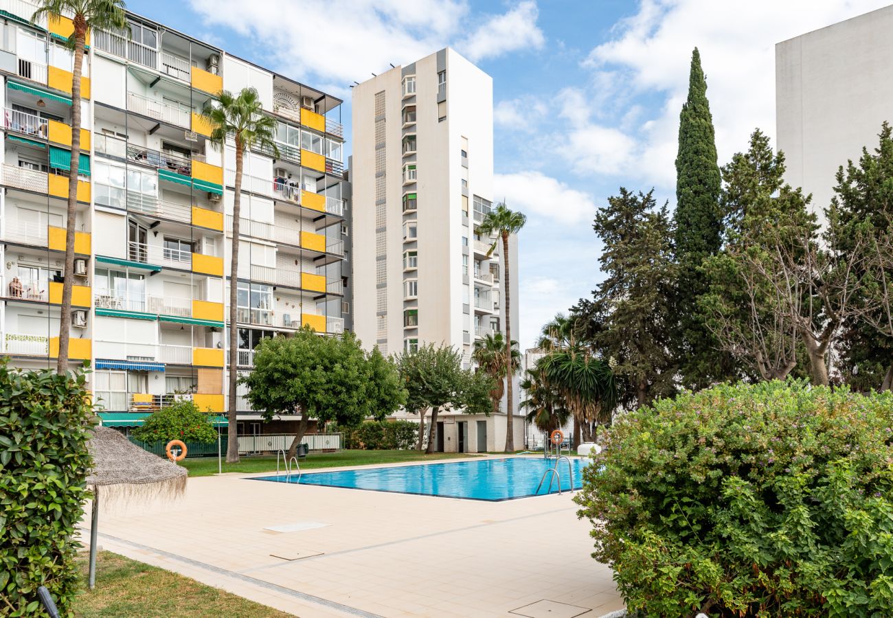 Apartamento en Benalmádena - Bonanza DELUX: fácil acceso a la playa, el puerto y las tiendas.