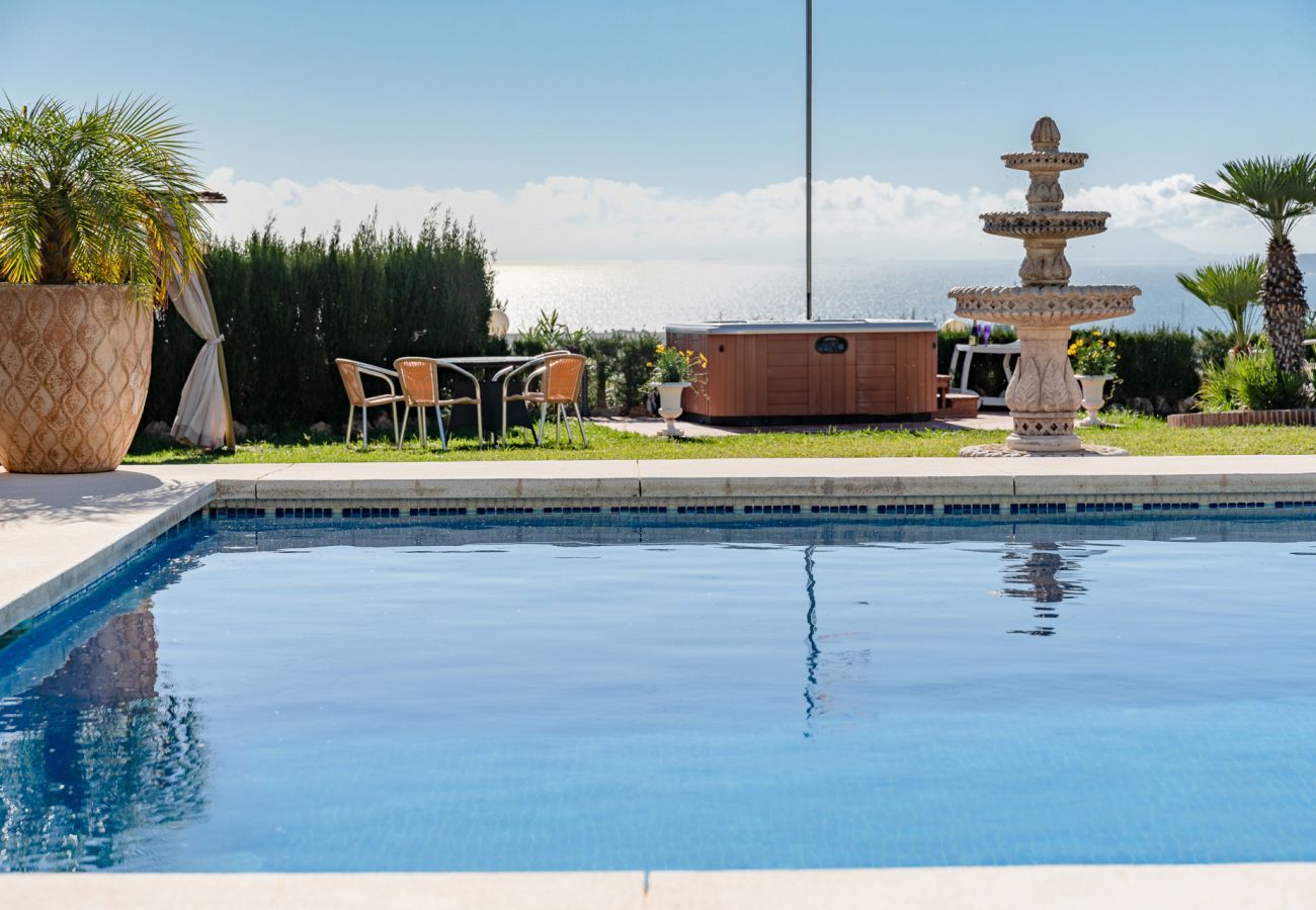 Mobile home en Estepona - Camping familiar con piscina y jacuzzi