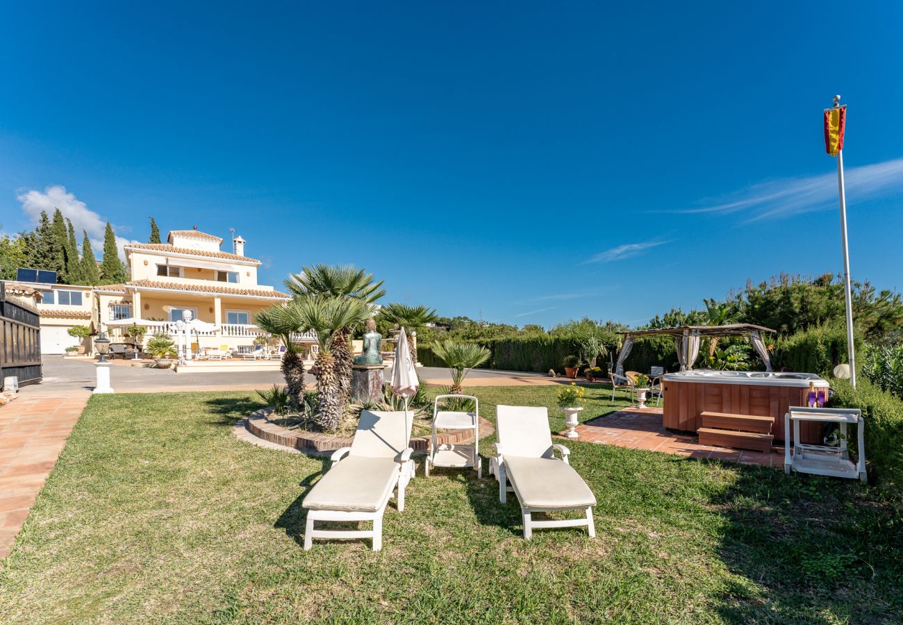 Mobile home en Estepona - Camping familiar con piscina y jacuzzi