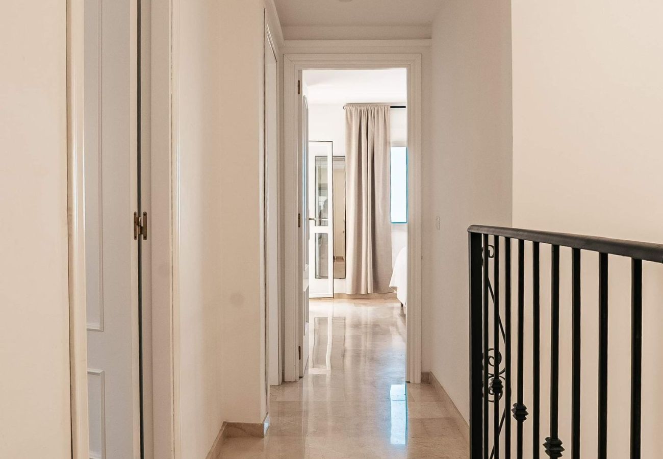 Casa adosada en Málaga - Casa Renovada con Vista al mar y jacuzzi