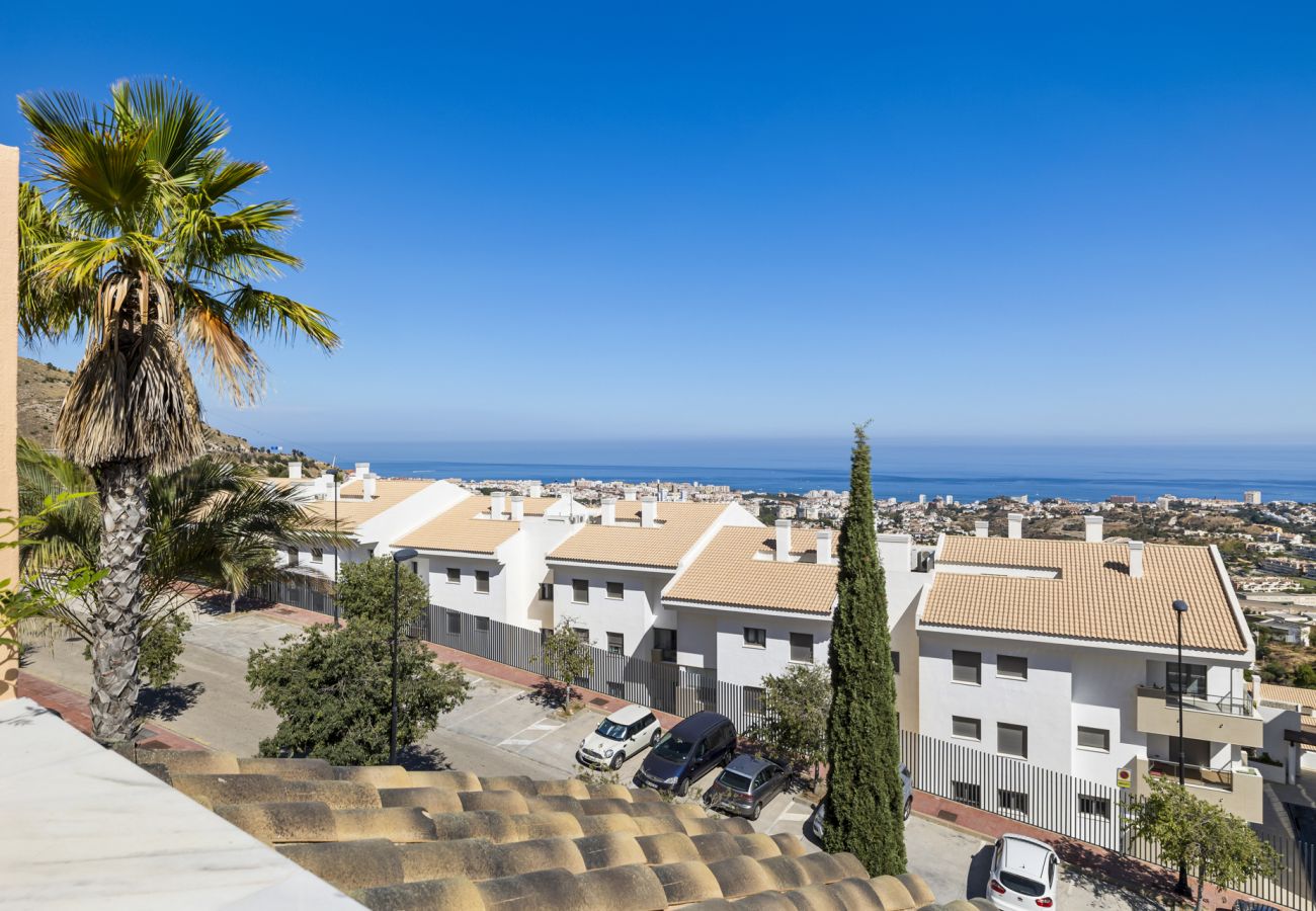 Apartamento en Benalmádena - Teide Deluxe con vista del Mar, gimnasio, jacuzzi y piscina