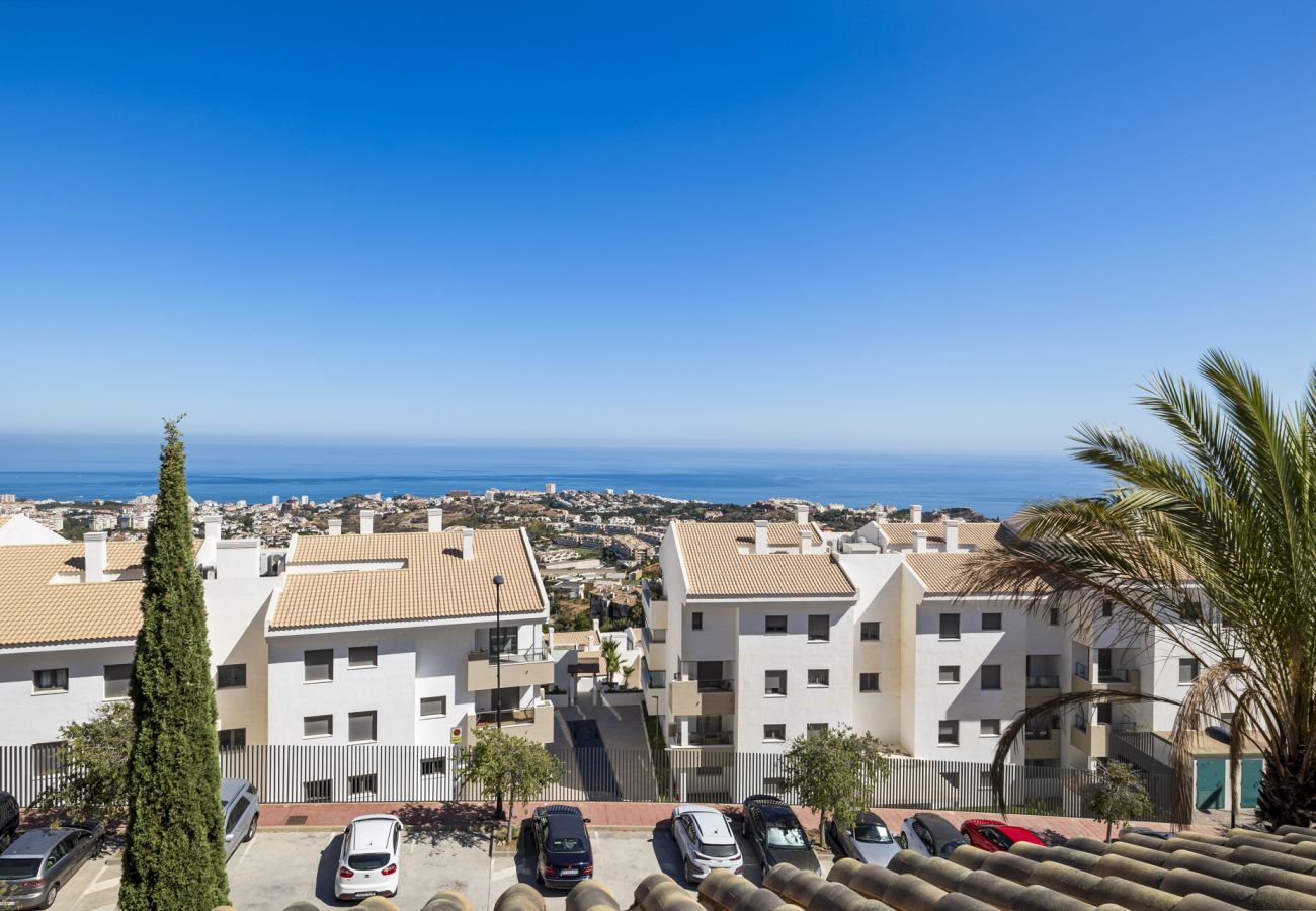 Apartamento en Benalmádena - Teide Deluxe con vista del Mar, gimnasio, jacuzzi y piscina