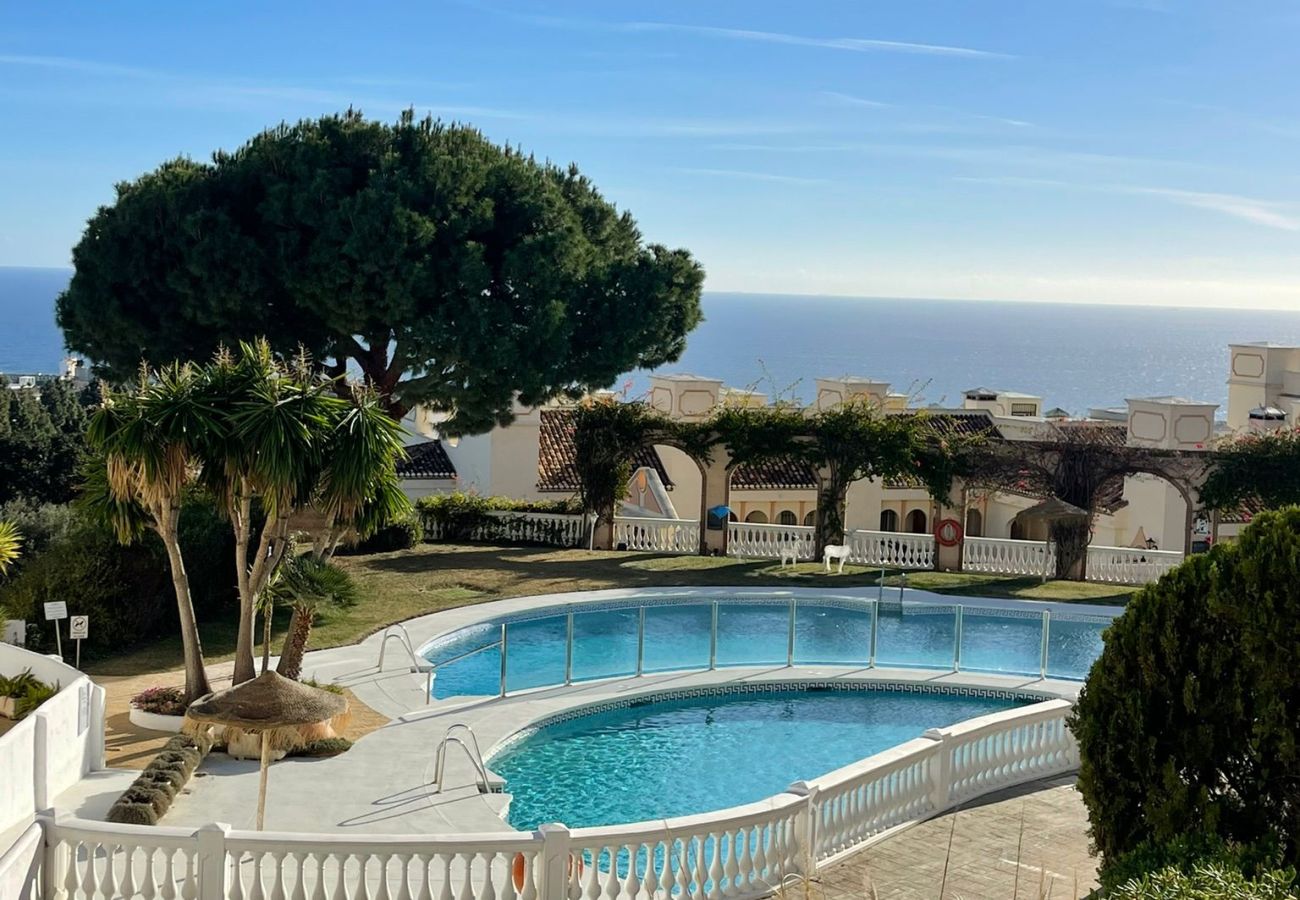 Apartamento en Mijas Costa - Mágica vista al mar con facil pie a restaurantes, gimnasio y golf