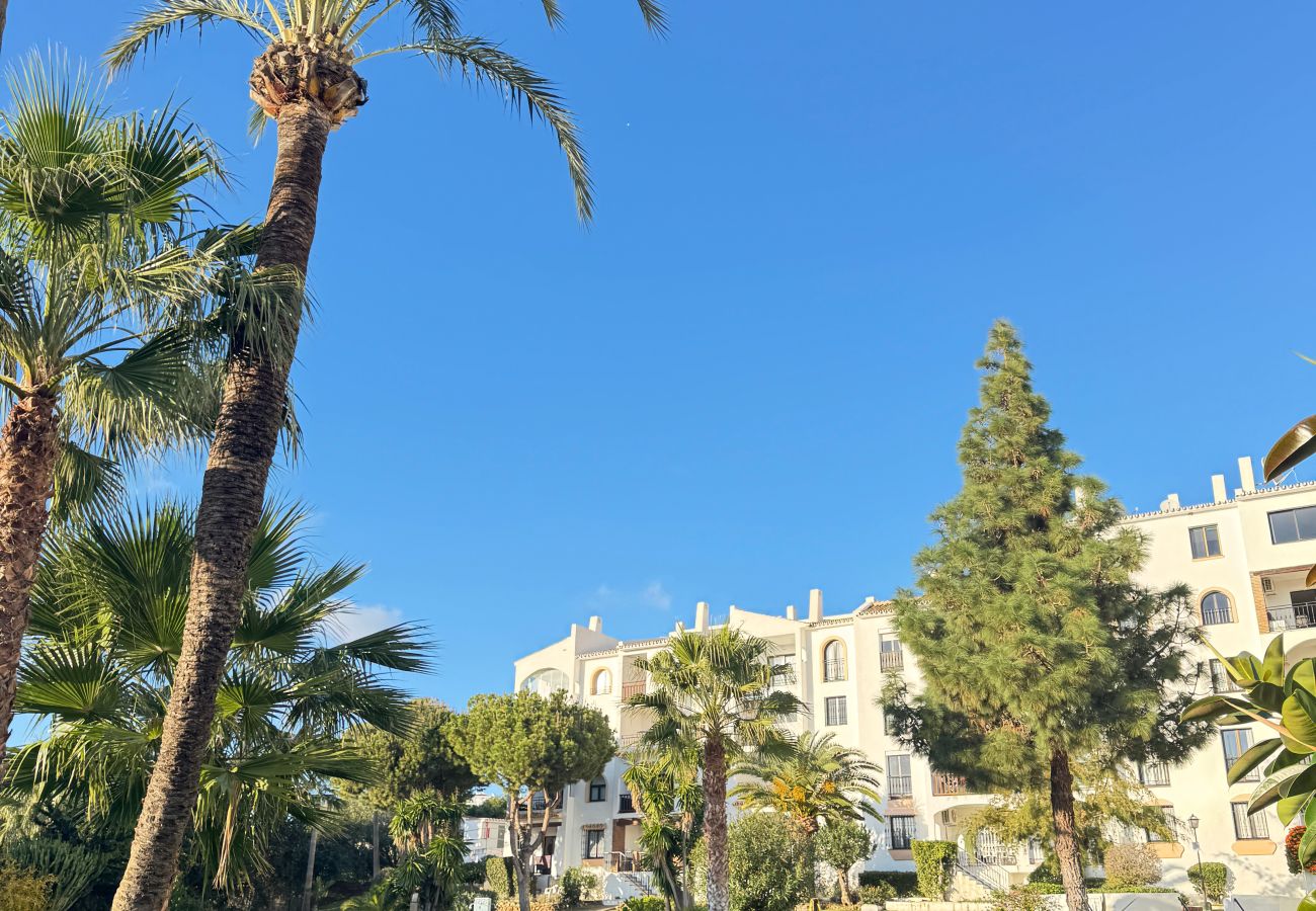 Apartamento en Mijas Costa - ¡UBICACIÓN EXCELENTE! ¡A pocos minutos caminando de la Playa, Club Deportivo, Restaurantes, Supermercados y más!