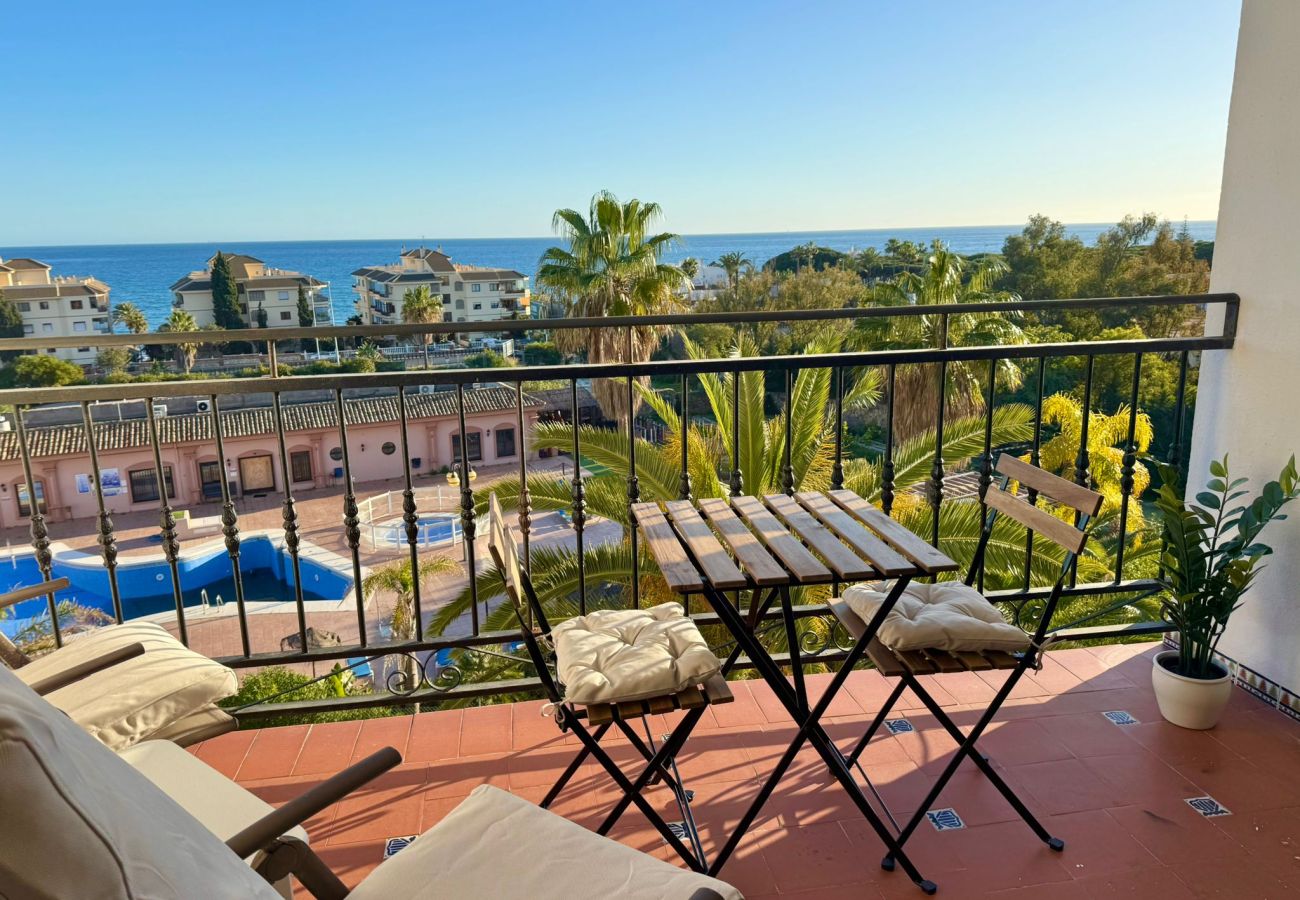 Apartamento en Mijas Costa - ¡UBICACIÓN EXCELENTE! ¡A pocos minutos caminando de la Playa, Club Deportivo, Restaurantes, Supermercados y más!