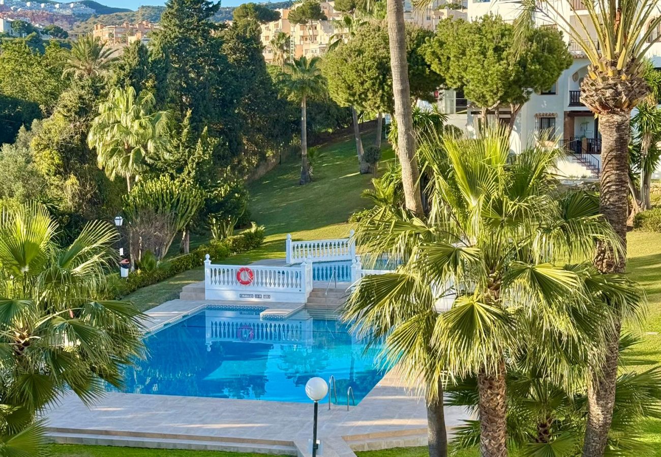 Apartamento en Mijas Costa - ¡UBICACIÓN EXCELENTE! ¡A pocos minutos caminando de la Playa, Club Deportivo, Restaurantes, Supermercados y más!