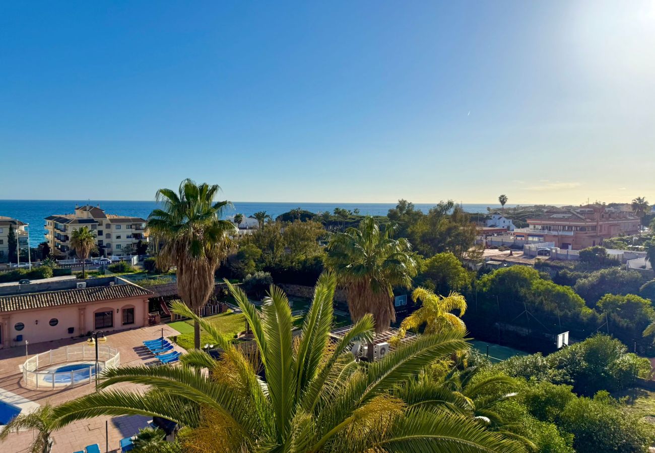 Apartamento en Mijas Costa - ¡UBICACIÓN EXCELENTE! ¡A pocos minutos caminando de la Playa, Club Deportivo, Restaurantes, Supermercados y más!